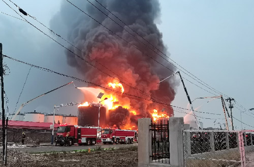 yl23455永利压缩空气泡沫消防车救援广东省佛山市高明区火灾