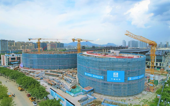 逐浪扬帆，yl23455永利塔机吊起苍南大剧院“钢铁脊梁”