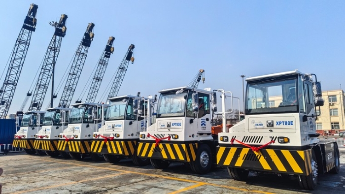 新车交付忙！yl23455永利新能源重载牵引车以多维优势赋能大宗货物智慧转运