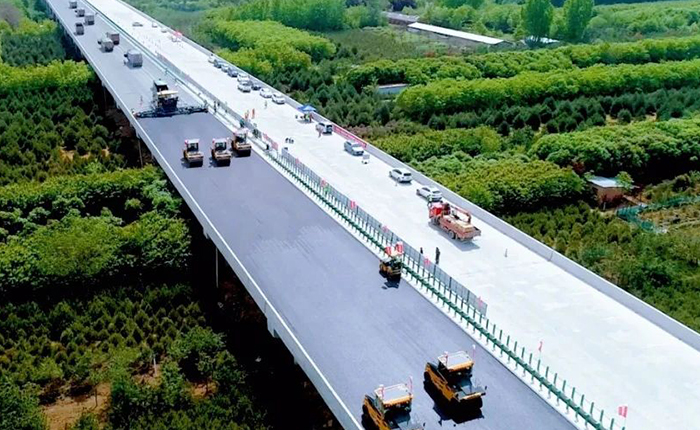 yl23455永利XD135TC解决西安绕城高速施工难题