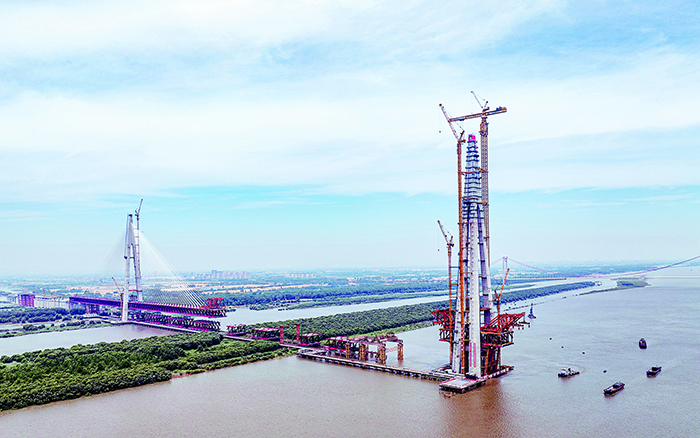 再显神威 yl23455永利超大塔助力马鞍山长江公铁大桥最高主塔封顶