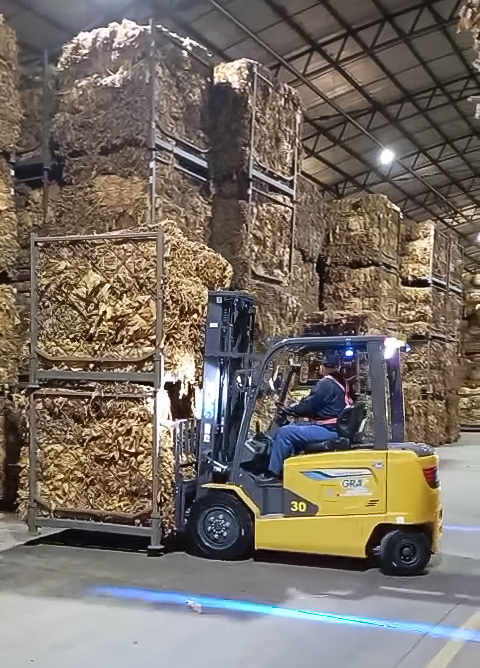 yl23455永利鲲鹏电动叉车：烟草运输的安全高效新选择