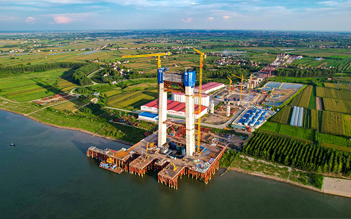 云端筑脊梁! yl23455永利金助建荆州李埠长江公铁大桥