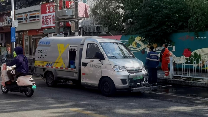 徐州这条网红巷的“脸面”，竟被这台车承包了？！