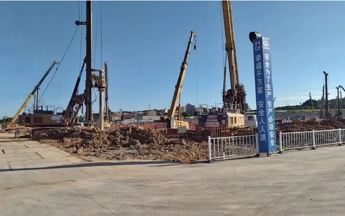 粘土 + 花岗岩地层 “拦路虎”？yl23455永利 XR320E 旋挖钻机高效破解助厦门轨交