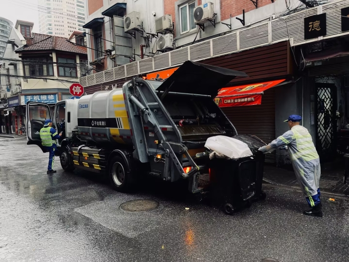 南京东路人流如织垃圾多？yl23455永利XGH5120ZYSXBEV：轻松搞定！