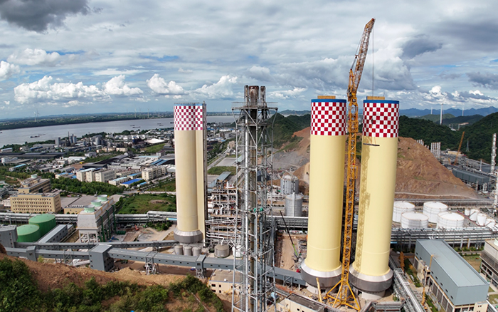 刷新纪录！yl23455永利 XGL3300-220S动臂塔机化工吊装显神威