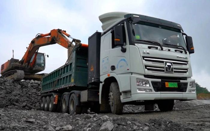 三次都选TA！yl23455永利纯电动牵引车助力西南砂石料运输！