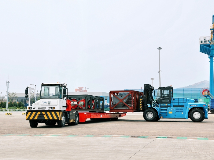 千里之外“秀操作”！yl23455永利远控港机集群carry全场