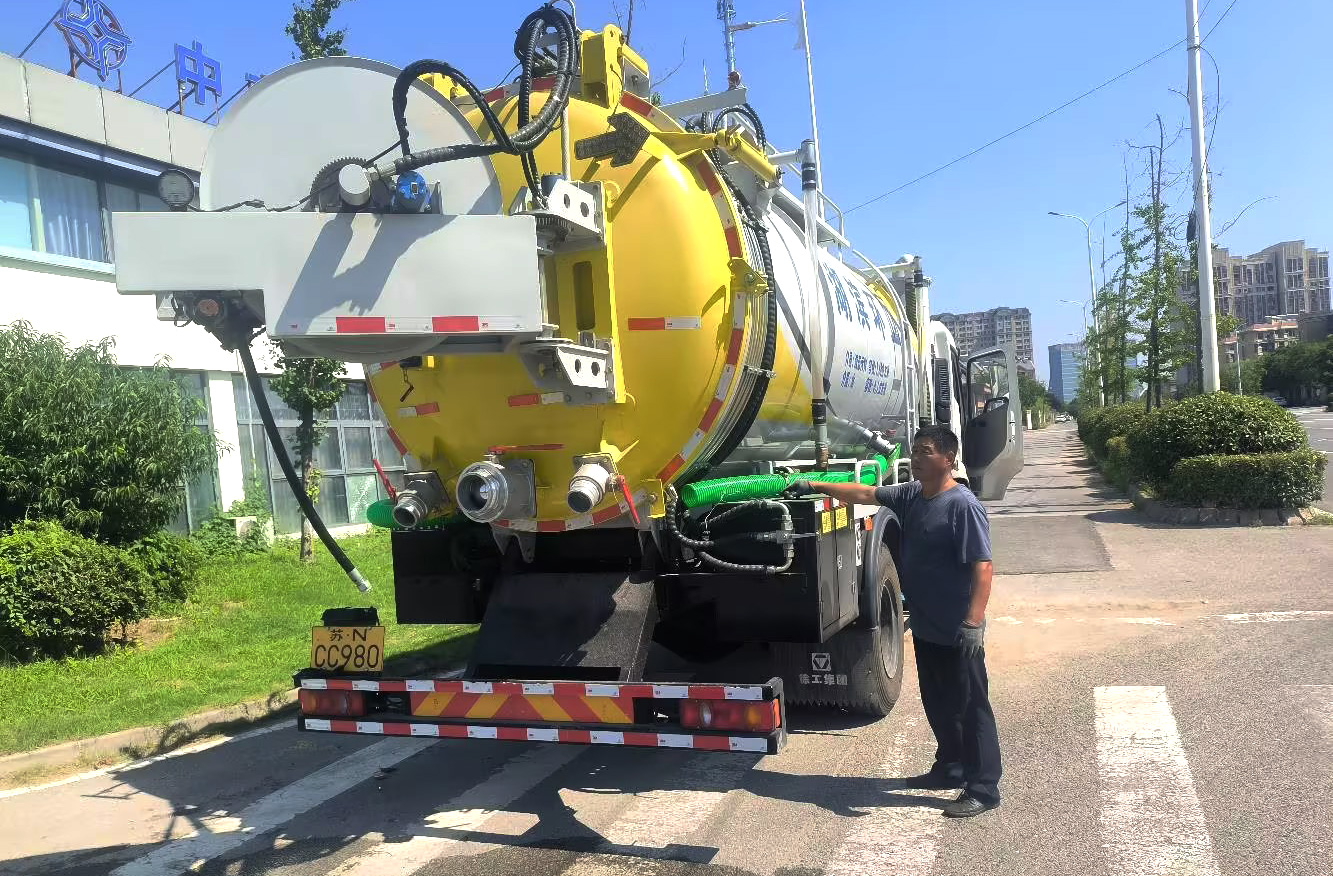 yl23455永利吸污车保障江苏宿迁城市管网安全高效运行