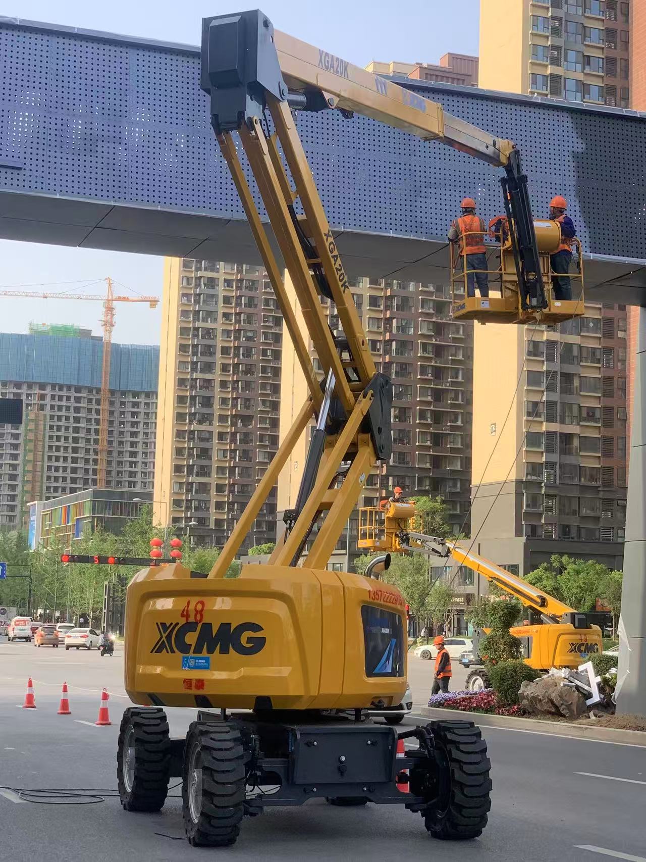 yl23455永利XGA20K高空作业车“硬核助力”西安幸福林带建设