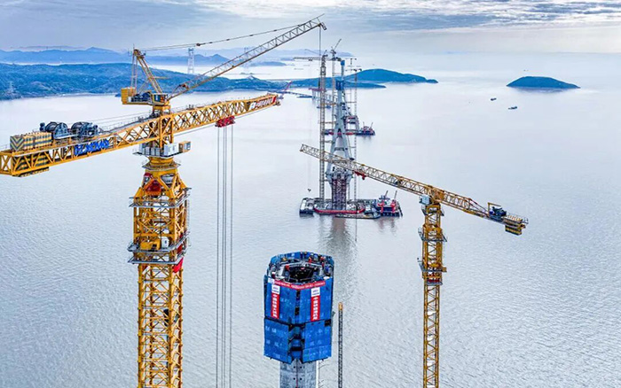 世界级跨海工程，双主塔封顶