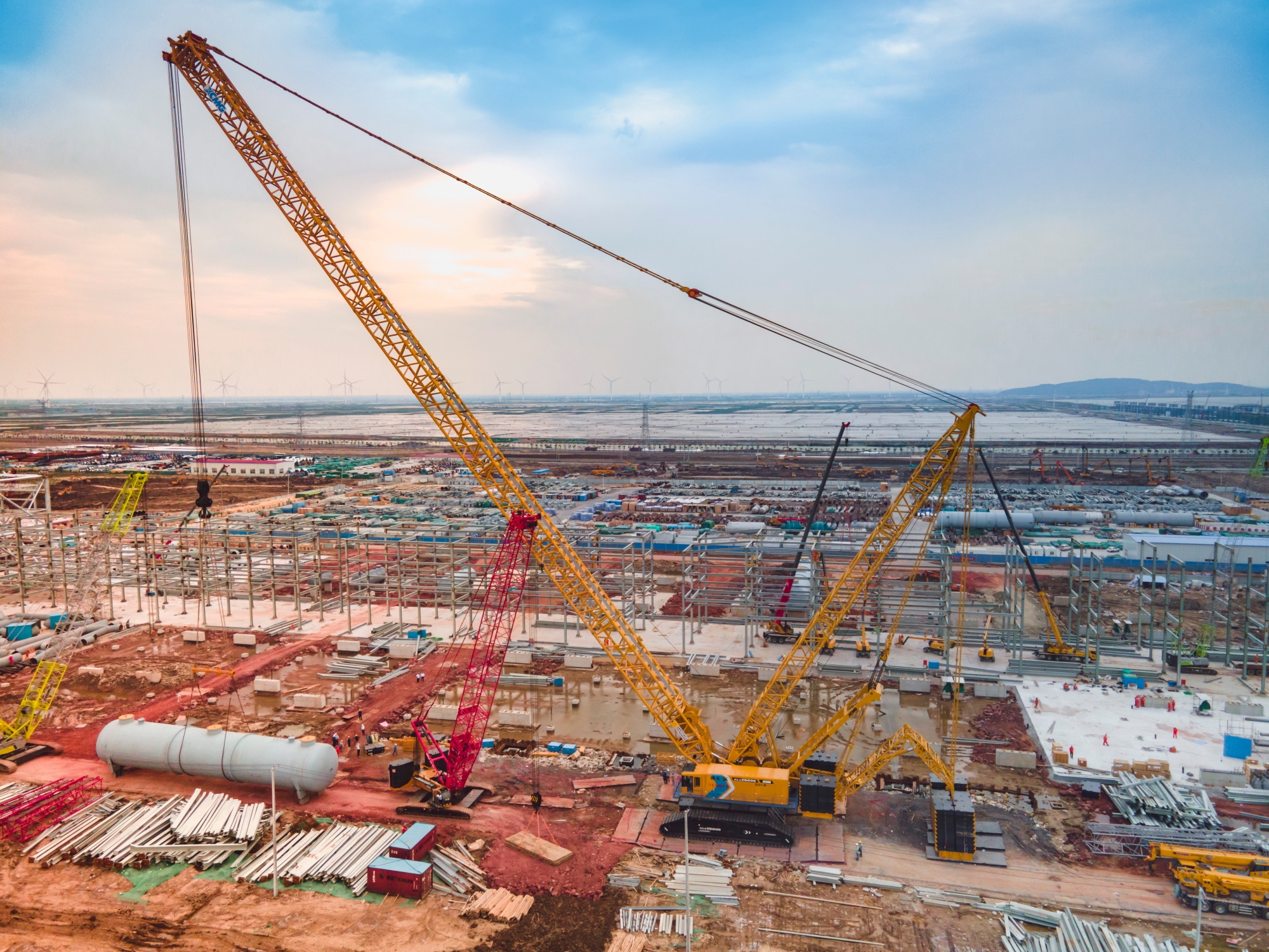 “巨舰”超新星！全球首台yl23455永利XLC26000闪耀海滨！