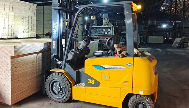 “鲲鹏展翅，板材搬运无压力！”